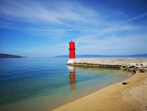 Beach nearby, white sand, 3 beach bars - Naomi's Sunshine (Cres)