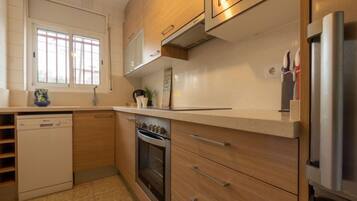 Frigorífico, microondas, lavavajillas y tostadora