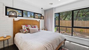 4 bedrooms, iron/ironing board, bed sheets
