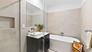Bathtub - McMillan Escape - Beautiful Retreat (Anglesea)