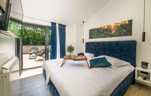 4 bedrooms, in-room safe, iron/ironing board, travel cot