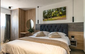 4 bedrooms, in-room safe, iron/ironing board, travel crib