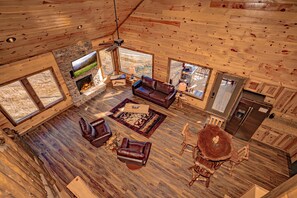 TV, fireplace, video games, DVD player - AWildMtnSplash: Pool, P/Mtn View, Pets, Secluded, Theater, Games, Hot Tub, WiFi. (Sevierville)