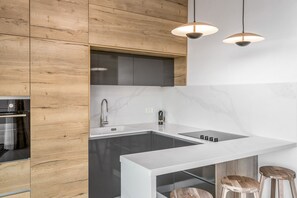 Fridge, microwave, oven, coffee/tea maker