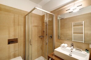 Shower, hair dryer, towels - Apartment "Kriendl Nr 1" with Mountain View, Shared Garden & Wi-Fi (Valdaora di Mezzo)