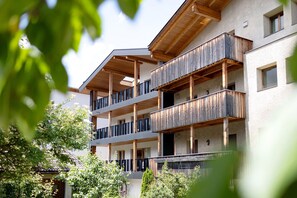 Exterior - Apartment 'Kriendl Nr 4' with Mountain View, Private Terrace and Wi-Fi (Valdaora di Mezzo)