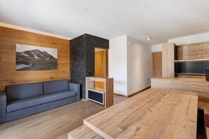 TV - Apartment 'Villa Kriendl Nr 2 Hochalm ' with Mountain View, Shared Garden and Wi-Fi (Valdaora di Mezzo)