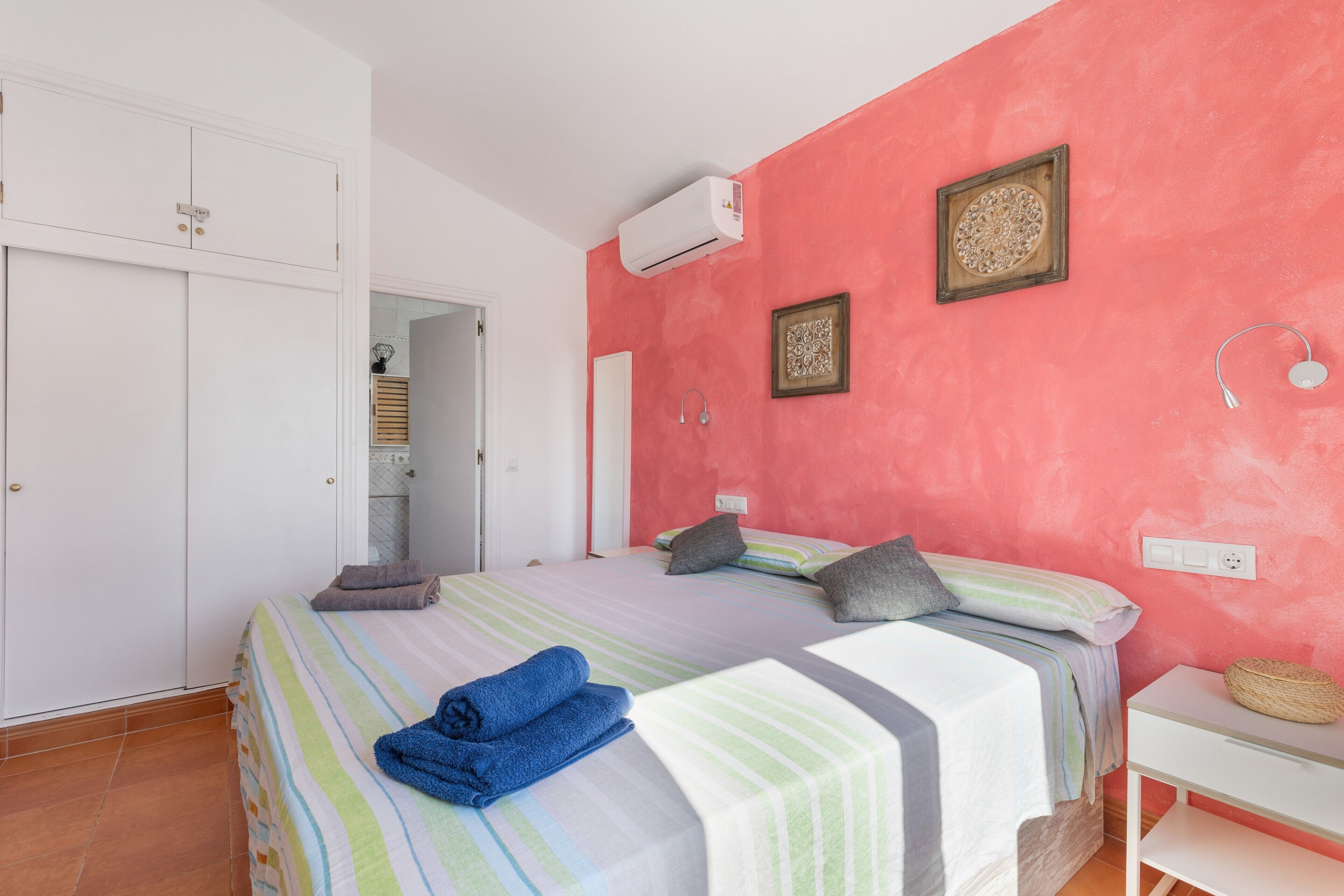 3 dormitorios, tabla de planchar con plancha, wifi gratis y ropa de cama