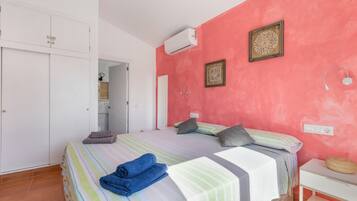 3 dormitorios, tabla de planchar con plancha, wifi gratis y ropa de cama