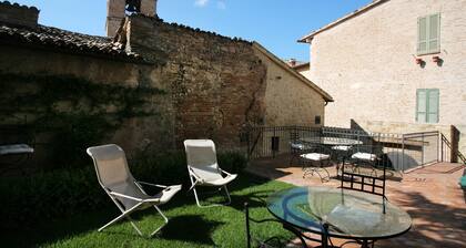 Benozzo vacation apartment with garden and pool