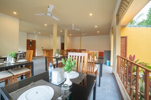 บริการอาหารเช้า อาหารกลางวัน อาหารเย็น, อาหารเอเชีย, วิวชายหาด 