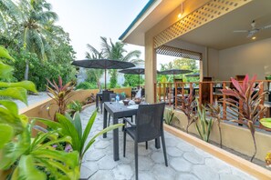 Breakfast, lunch, dinner served; Asian cuisine, beach views  - Nala Veli Beach & Spa (Ukulhas)