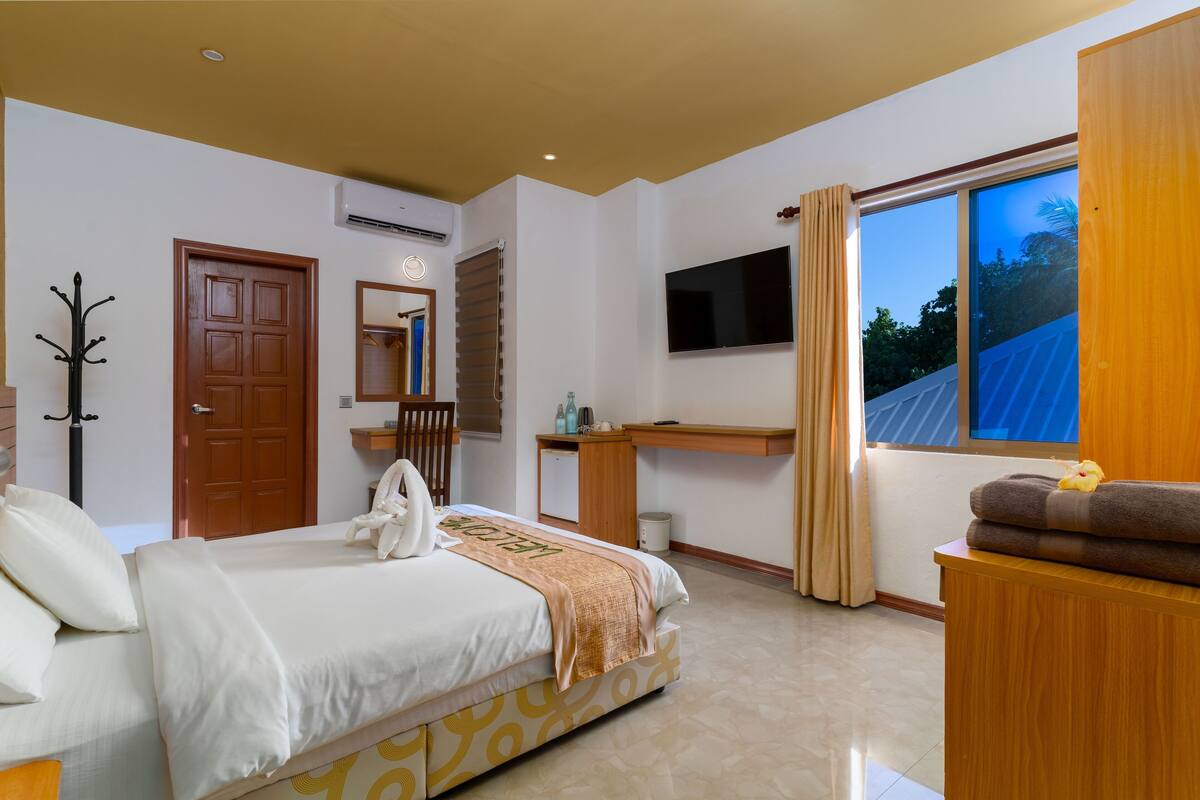 Ropa de cama de alta calidad, colchones con efecto memoria y minibar