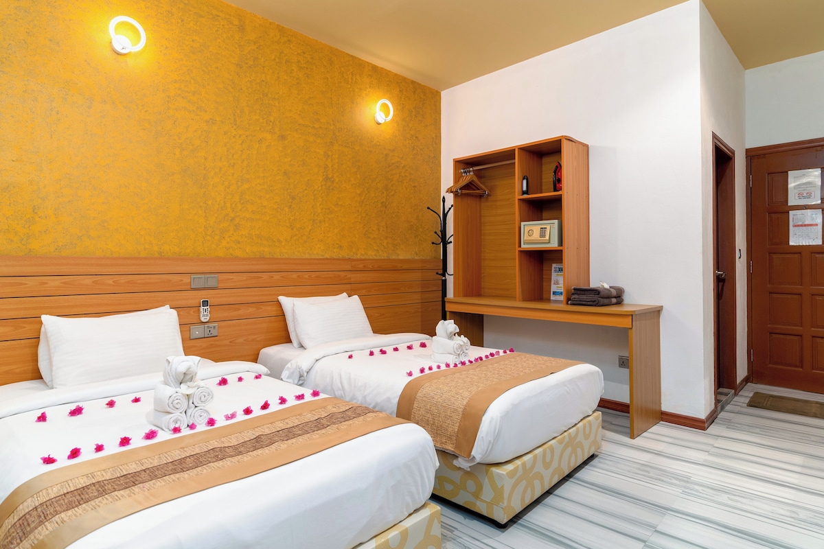 Habitación Deluxe | Ropa de cama de alta calidad, colchones viscoelásticos, minibar