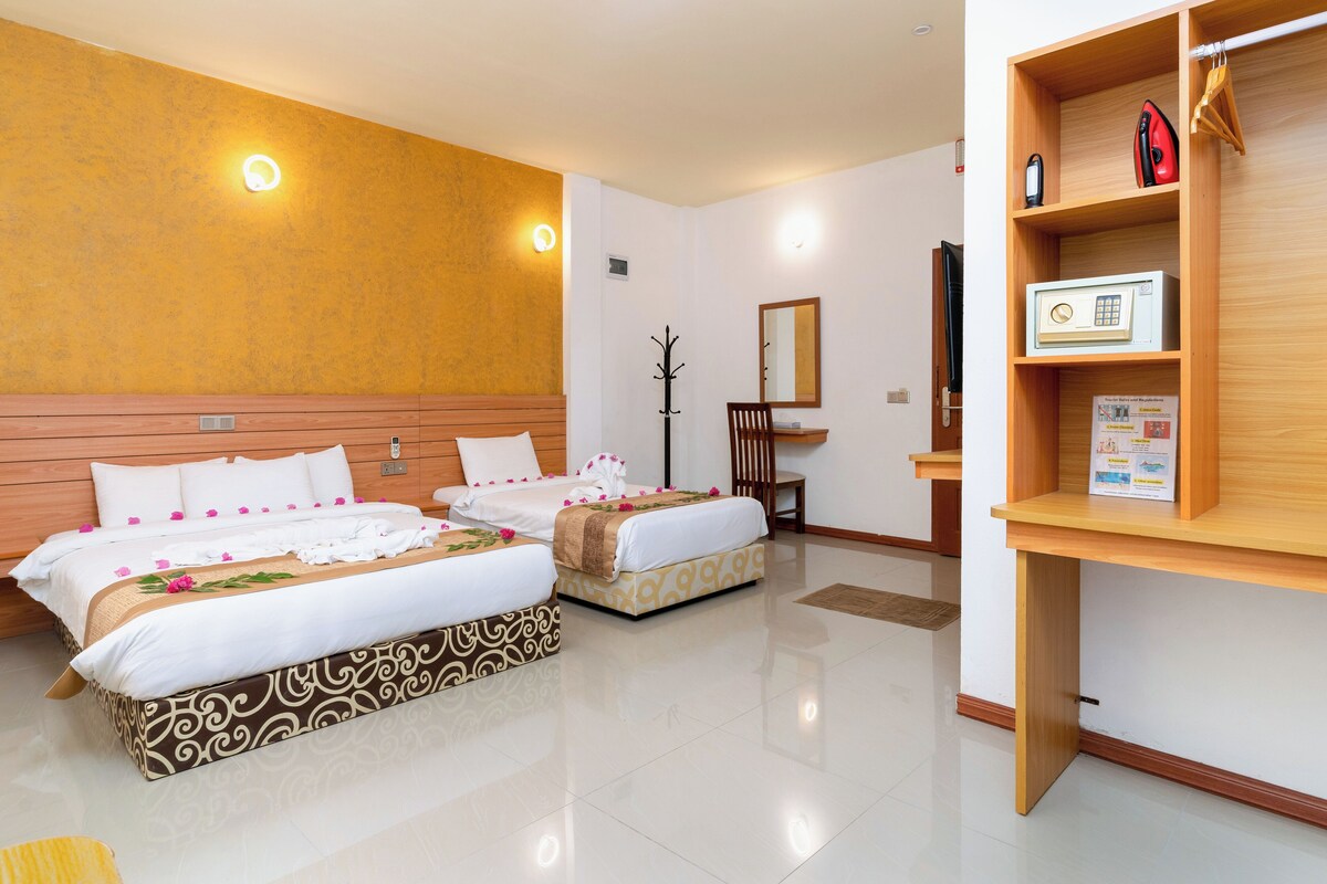 Habitación familiar | Ropa de cama de alta calidad, colchones viscoelásticos, minibar