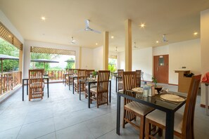 Phục vụ bữa sáng, bữa trưa, bữa tối, món Á, nhìn ra bãi biển 