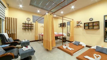 Couples treatment rooms, body treatments, aromatherapy