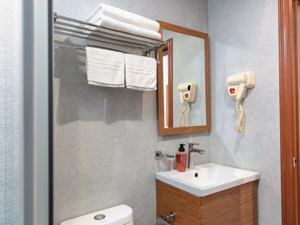Bathroom - Nala Veli Beach & Spa (Ukulhas)