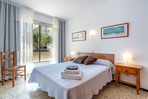 1 bedroom, iron/ironing board, bed sheets