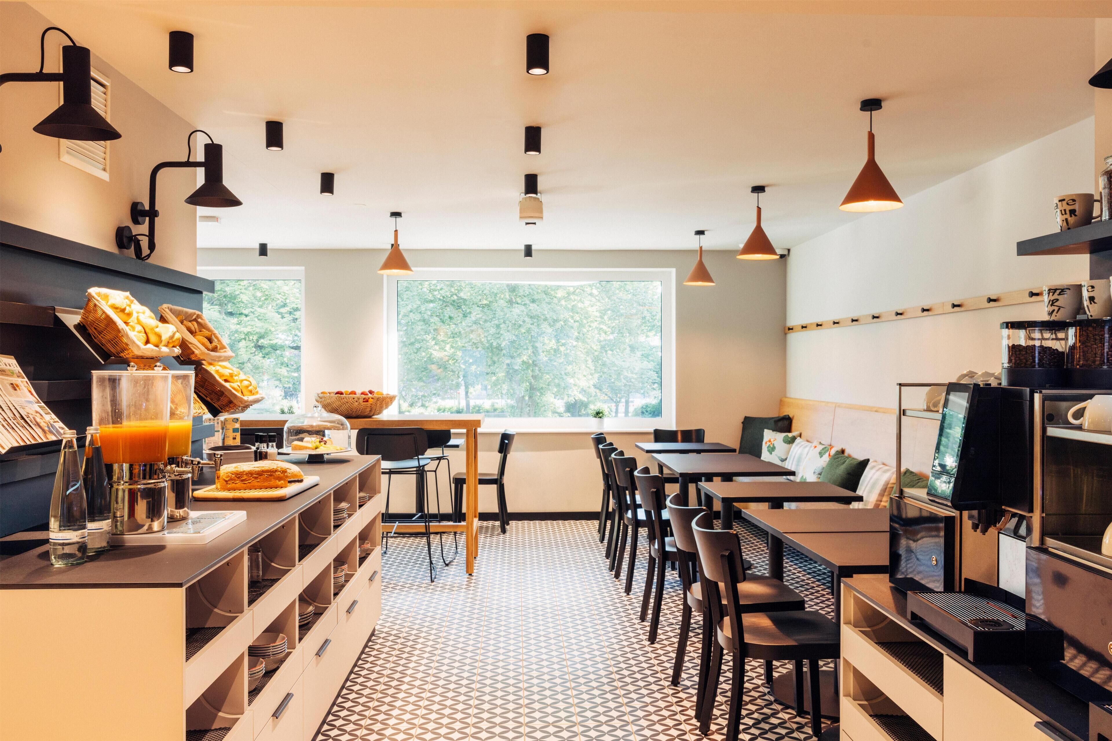 Café da manhã com buffet diário (EUR 18 por pessoa) 