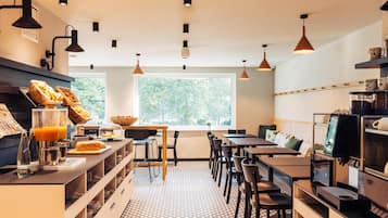 Café da manhã com buffet diário (EUR 18 por pessoa)