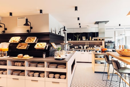 Daily buffet breakfast for a fee. harry's home Berlin-Moabit hotel & apartments