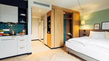 Premium bedding, in-room safe, soundproofing, free WiFi