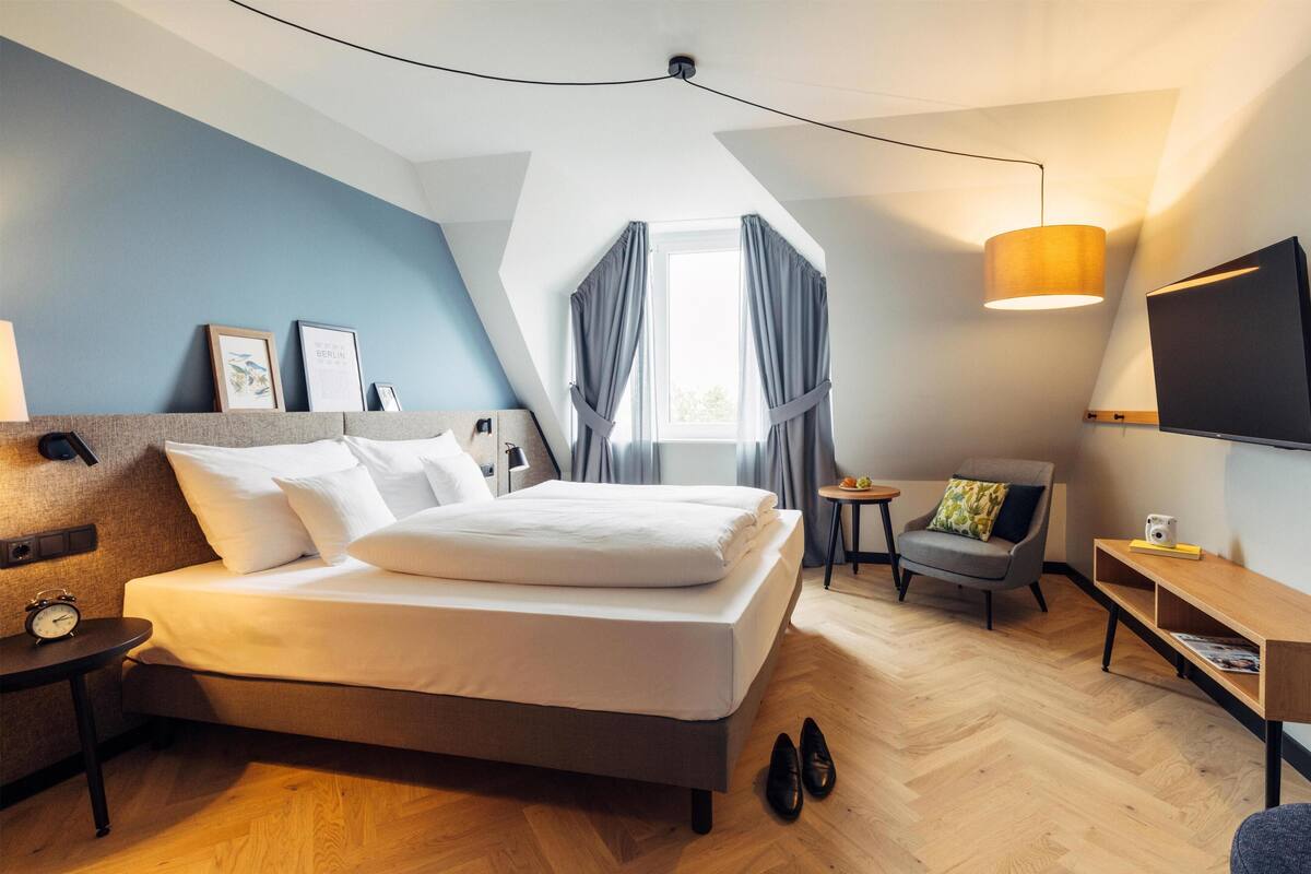 Standard-Doppel- oder -Zweibettzimmer | Hochwertige Bettwaren, Zimmersafe, schallisolierte Zimmer