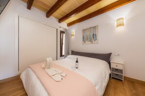 8 bedrooms, iron/ironing board, free WiFi, bed sheets - Vacation Home 'Sa Figuereta Living Place' with Mountain Views, Wi-Fi & Air Conditioning (ARIANY)