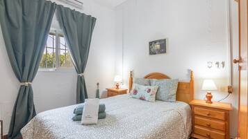 5 bedrooms, iron/ironing board, free WiFi, bed sheets