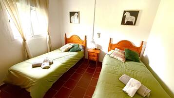 5 slaapkamers, een strijkplank/strijkijzer, gratis wifi, beddengoed