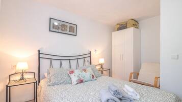 5 Schlafzimmer, Bügeleisen/Bügelbrett, kostenloses WLAN, Bettwäsche