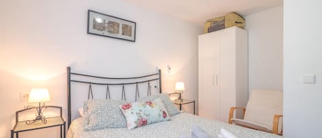 5 bedrooms, iron/ironing board, free WiFi, bed sheets