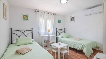 5 chambres, fer et planche à repasser, Wi-Fi gratuit, draps fournis