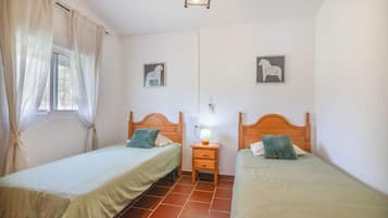 5 habitaciones, tabla de planchar con plancha y wifi gratis