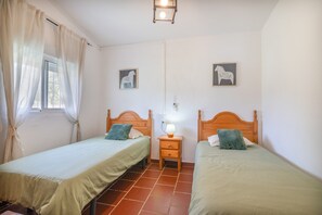 5 chambres, fer et planche à repasser, Wi-Fi gratuit, draps fournis