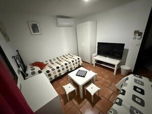 5 chambres, fer et planche à repasser, Wi-Fi gratuit, draps fournis
