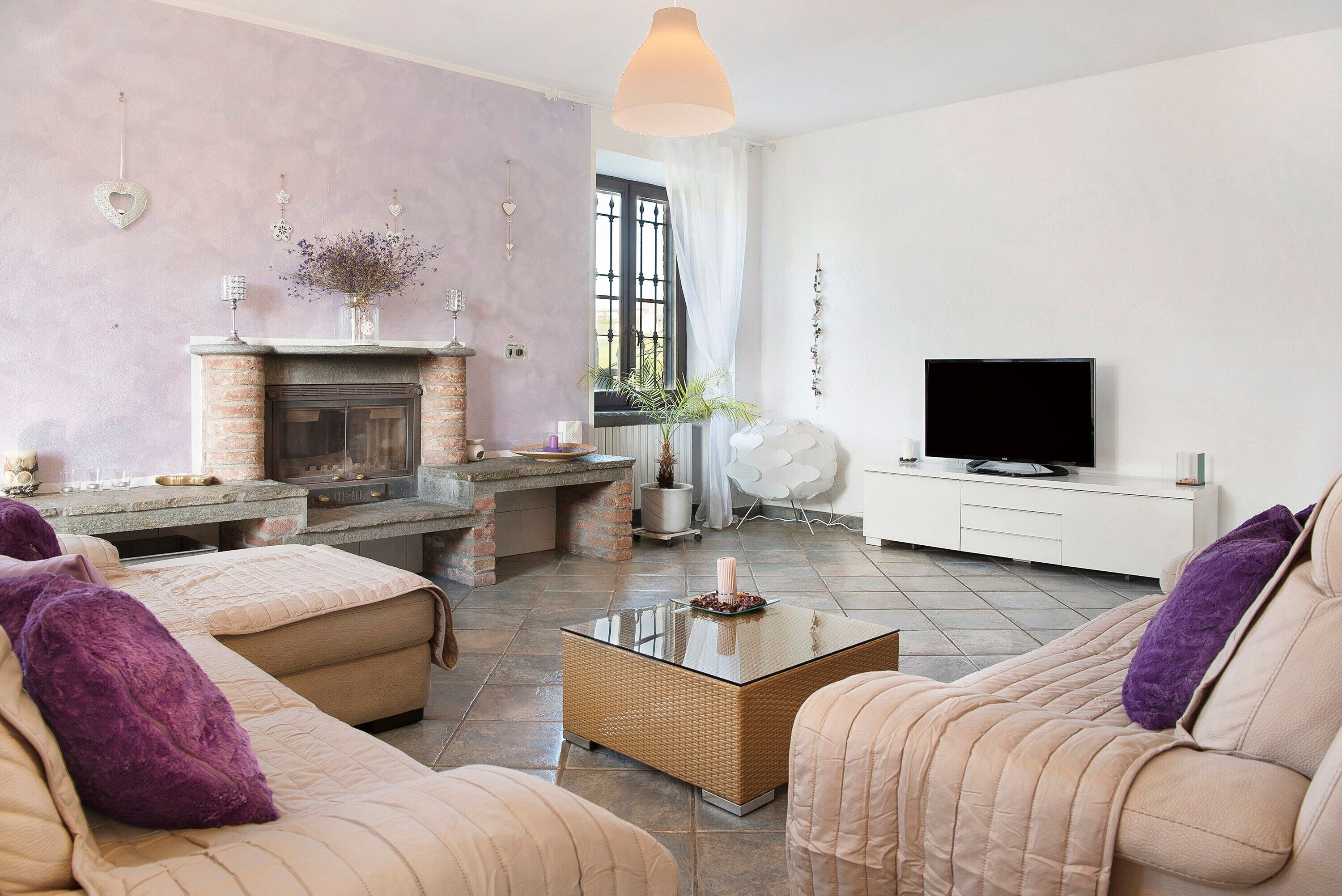 TV, fireplace, streaming services, stereo