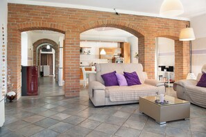 Televisie, een open haard, streamingdiensten en een stereo