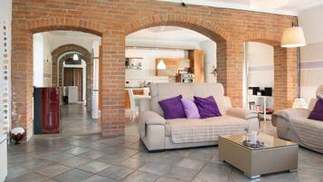 TV, fireplace, streaming services, stereo