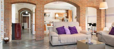 TV, fireplace, streaming services, stereo