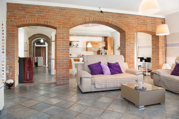 Téléviseur, foyer, services de diffusion en continu, chaîne audio