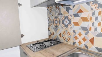 Fridge, stovetop, coffee/tea maker, cookware/dishes/utensils