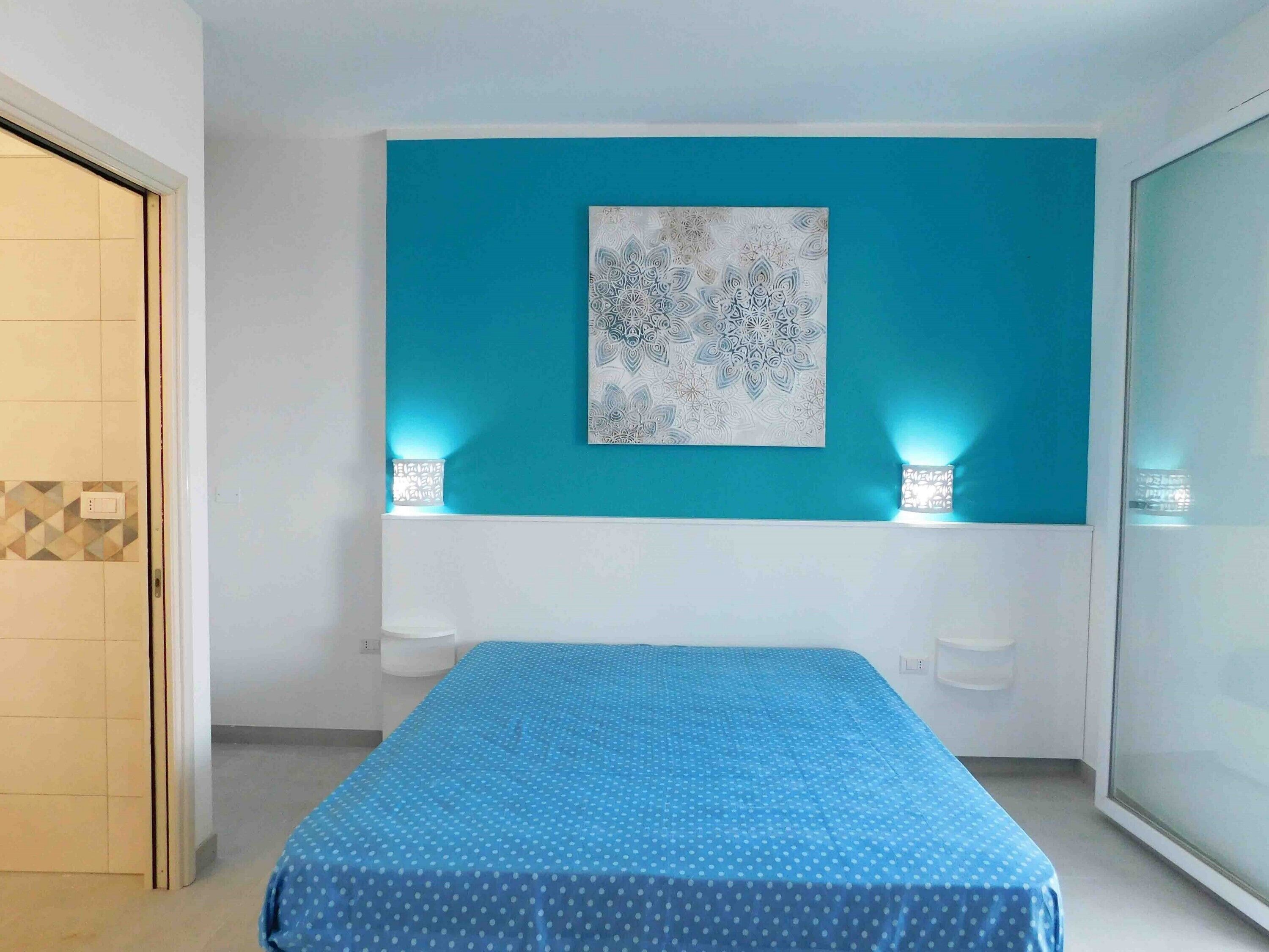 1 bedroom, bed sheets