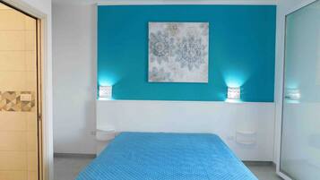 1 bedroom, bed sheets