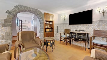 Televisión, chimenea