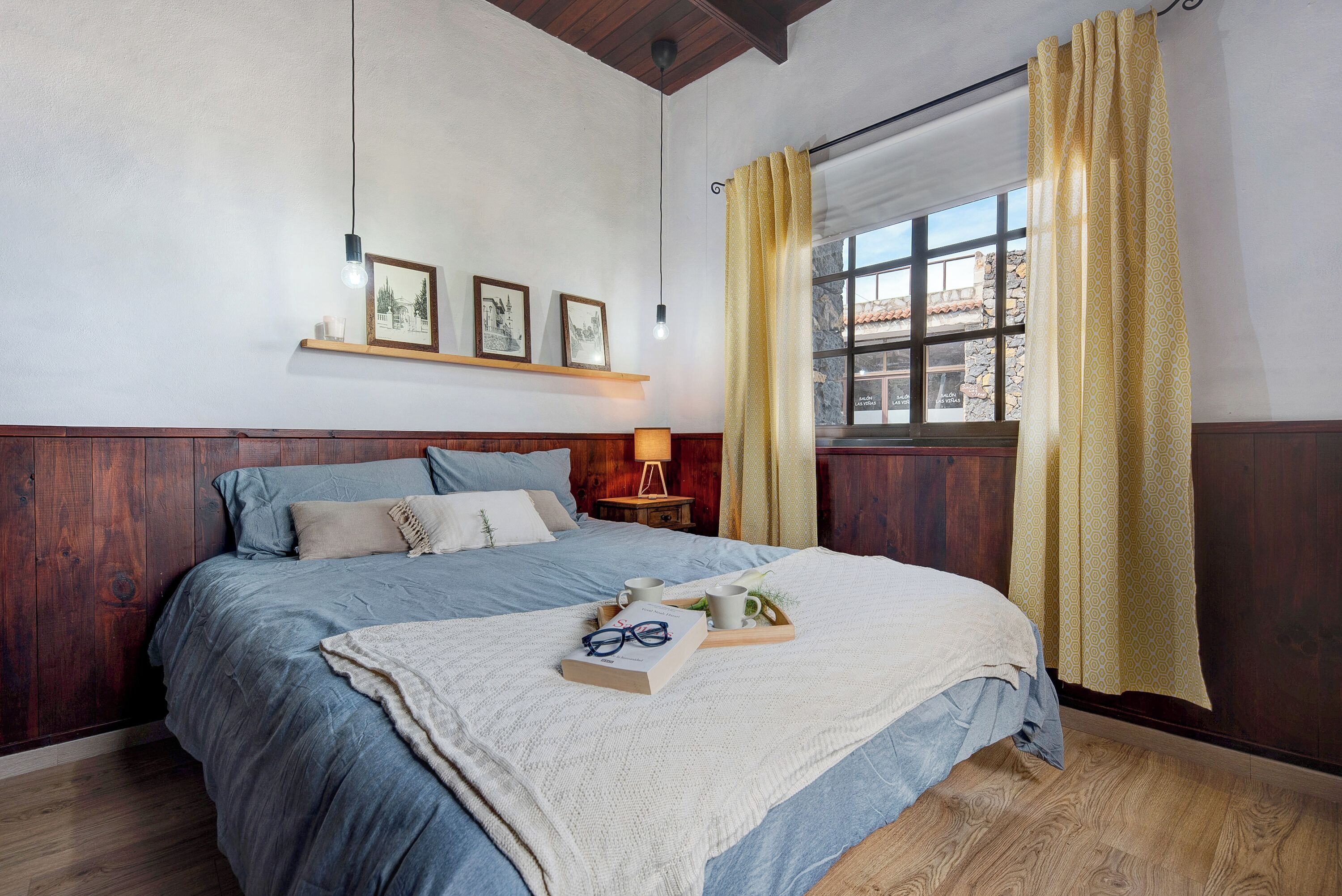 2 slaapkamers, een strijkplank/strijkijzer, gratis wifi, beddengoed