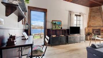 Télévision, cheminée, table de tennis de table