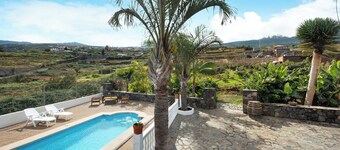 "Finca Viña Maria" with Sea View, Private Pool & Wi-Fi