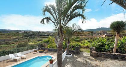 "Finca Viña Maria" with Sea View, Private Pool & Wi-Fi